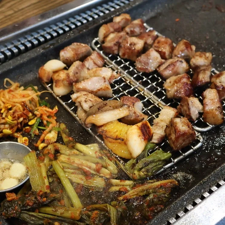 韓國首爾發山站美食實測｜Yeosu Gat Yukgo 갓泡菜烤五花肉必吃推薦
