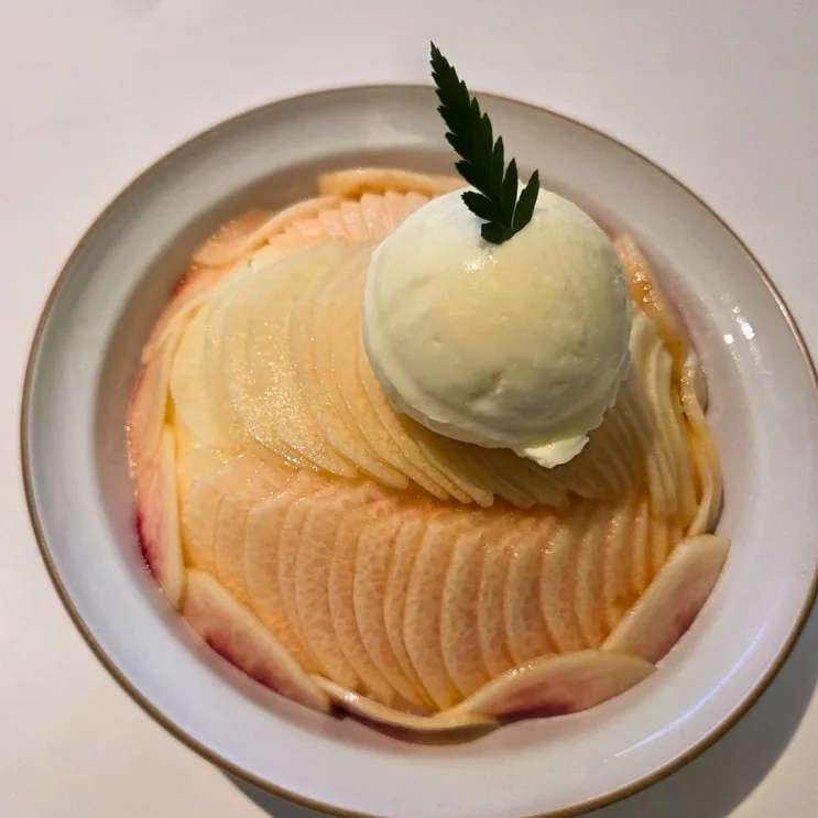 카페 한움 신불당｜복숭아 실타래 빙수와 그림이 있는 천안 카페