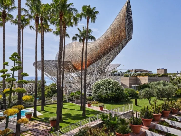 スペイン・Hotel Arts Barcelona宿泊レポ｜バルセロナの海ビュー・客室・プールとカップルの予約ポイント