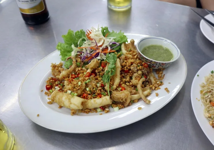 タイ・バンコクのJaeDa Seafood実食レポ｜ローカル感たっぷりの海鮮食堂