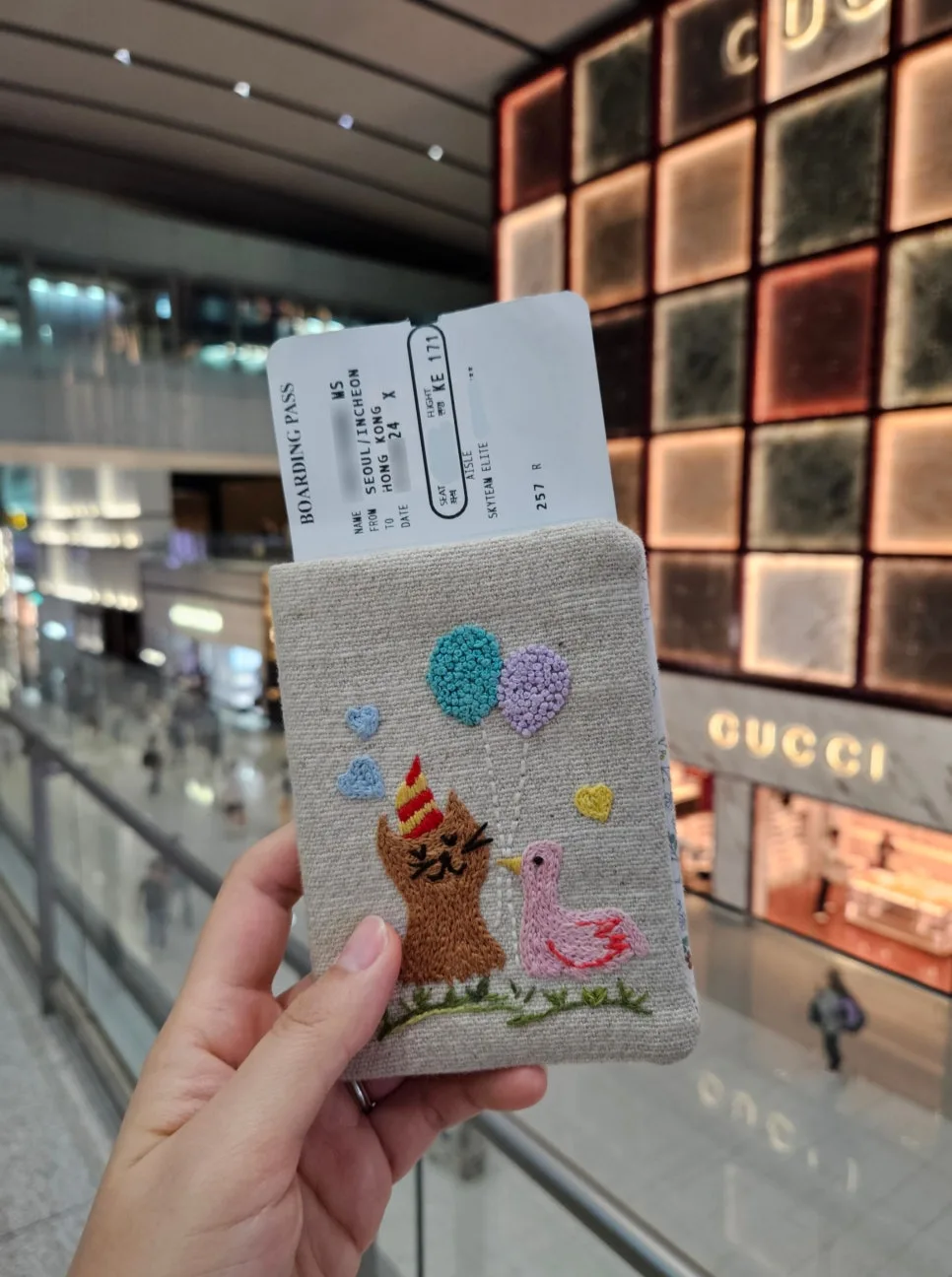Korean Air KE171 KE180 economy review passport case