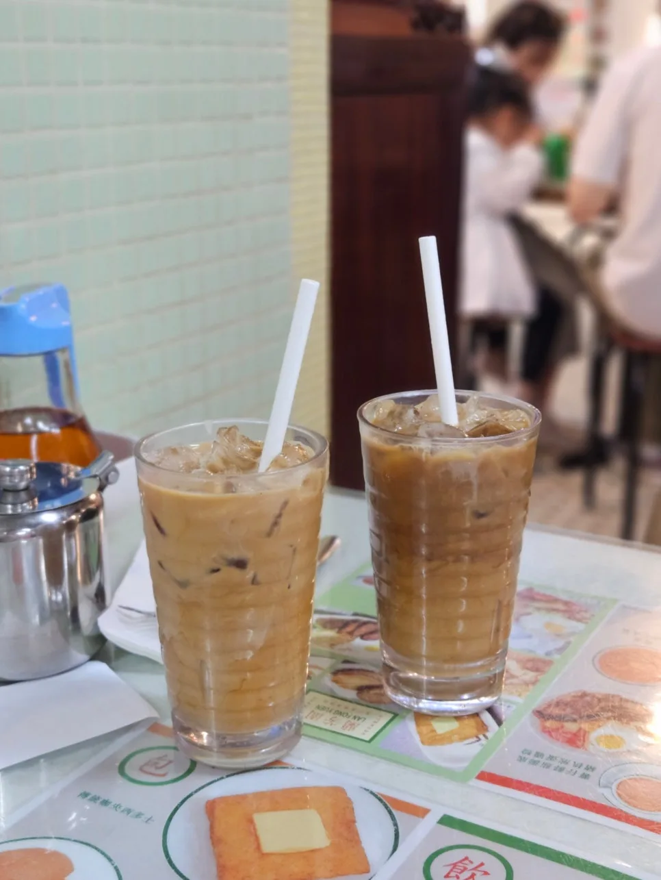 Milk tea and yuenyeung drinks