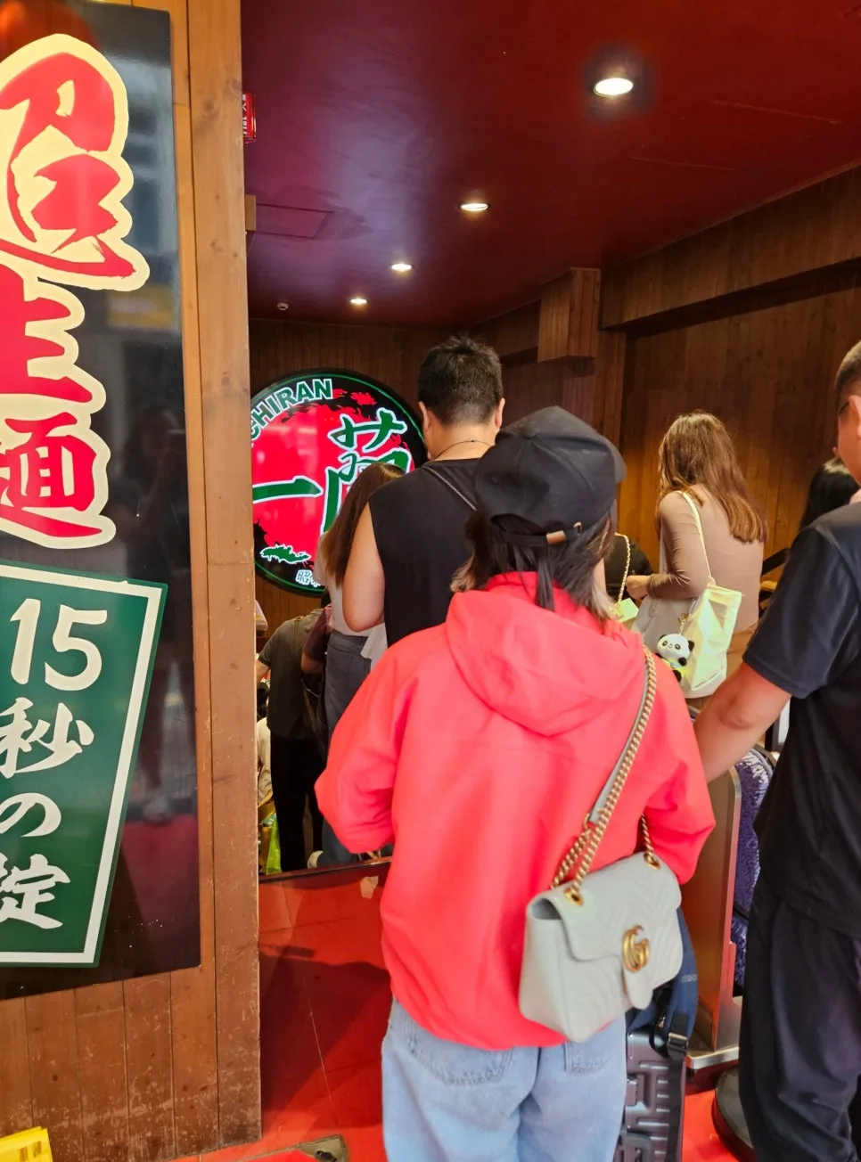 行列ができていた一蘭ラーメン