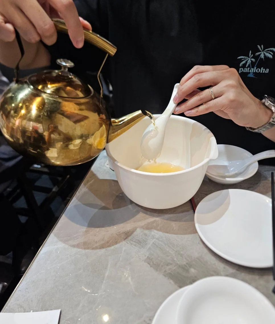Table setting and hot tea pot for rinsing dishes