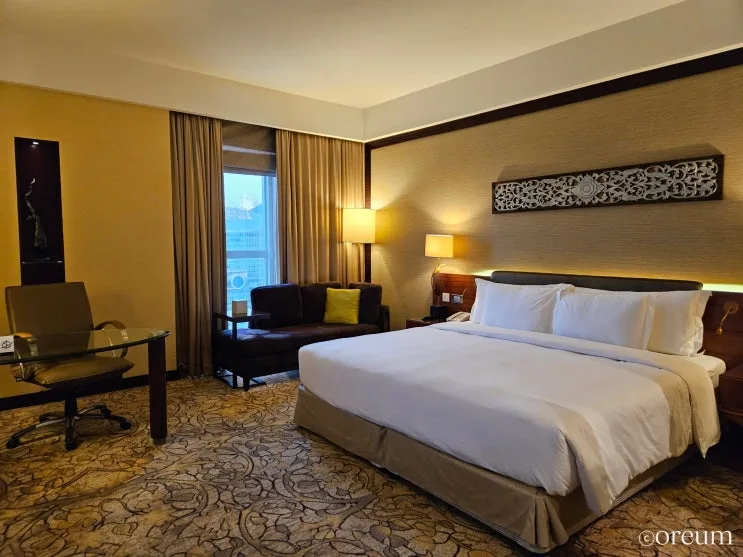 Dusit Thani Dubai Review: Deluxe Room Stay in Downtown Dubai, UAE
