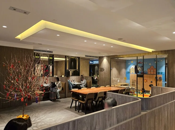 澳門機場貴賓室實測｜Plaza Premium Lounge 紅眼班機深夜休息推薦攻略