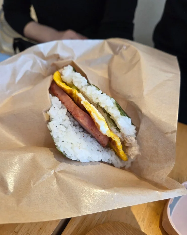 日本冲绳首里城饭团推荐｜Nana Musubi实测，逛完顺路吃刚刚好