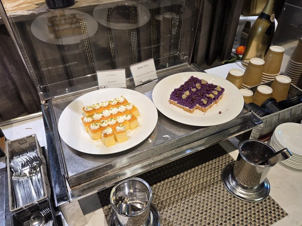 Egg station at hotel breakfast
