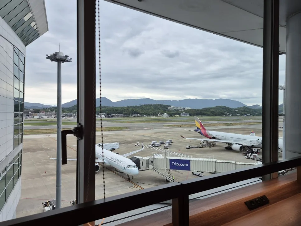 fukuoka airport lounge review at LOUNGE FUKUOKA